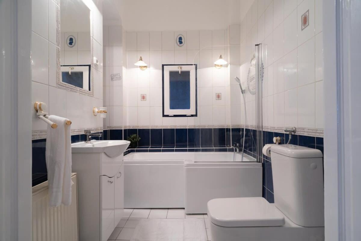 New Trendy At The Perfect Location Apartment Budapest